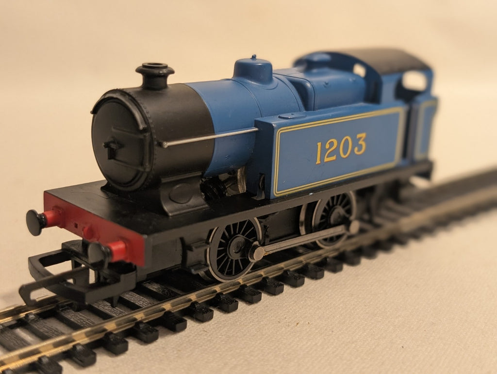 Hornby R2131 Class D Industrial 0-4-0T No. 1203 – Caledonian Blue
