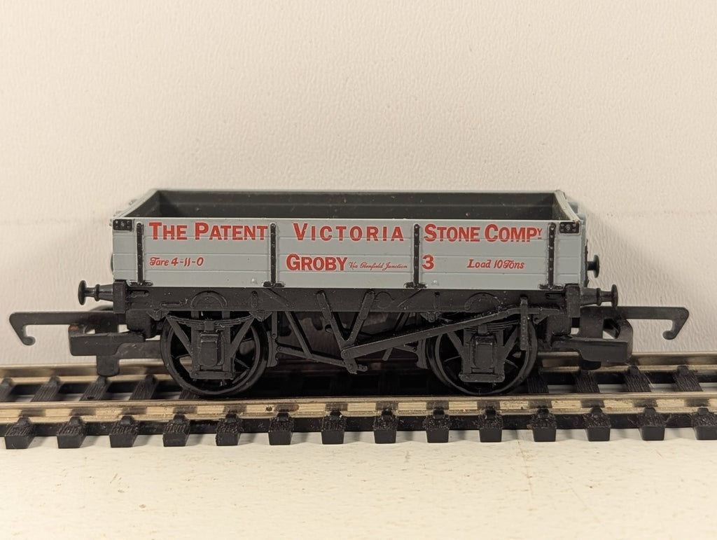 Hornby OO Gauge 5 Plank Wagon 'The Patent Victoria Stone Co. Groby' Goods Wagon