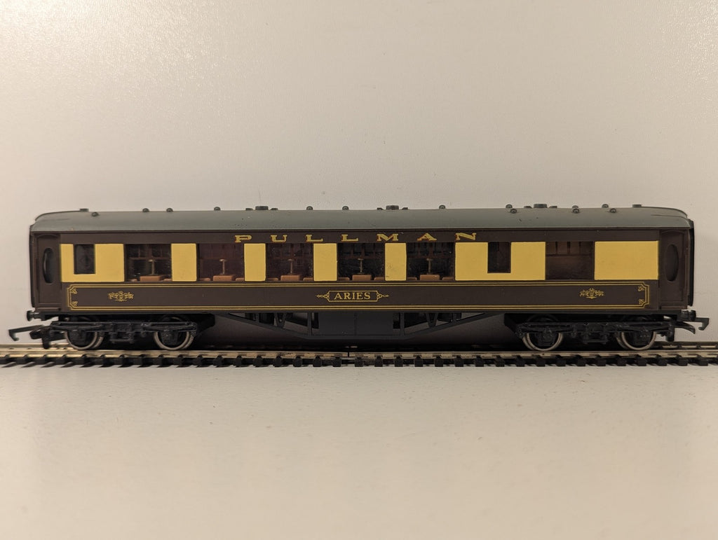 Wrenn OO Gauge Pullman Coach 'Aries' Passenger Coach Pullman Brown & Cream W3006