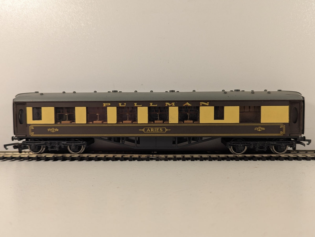 Wrenn OO Gauge Pullman Coach 'Aries' Passenger Coach Pullman Brown & Cream W3006