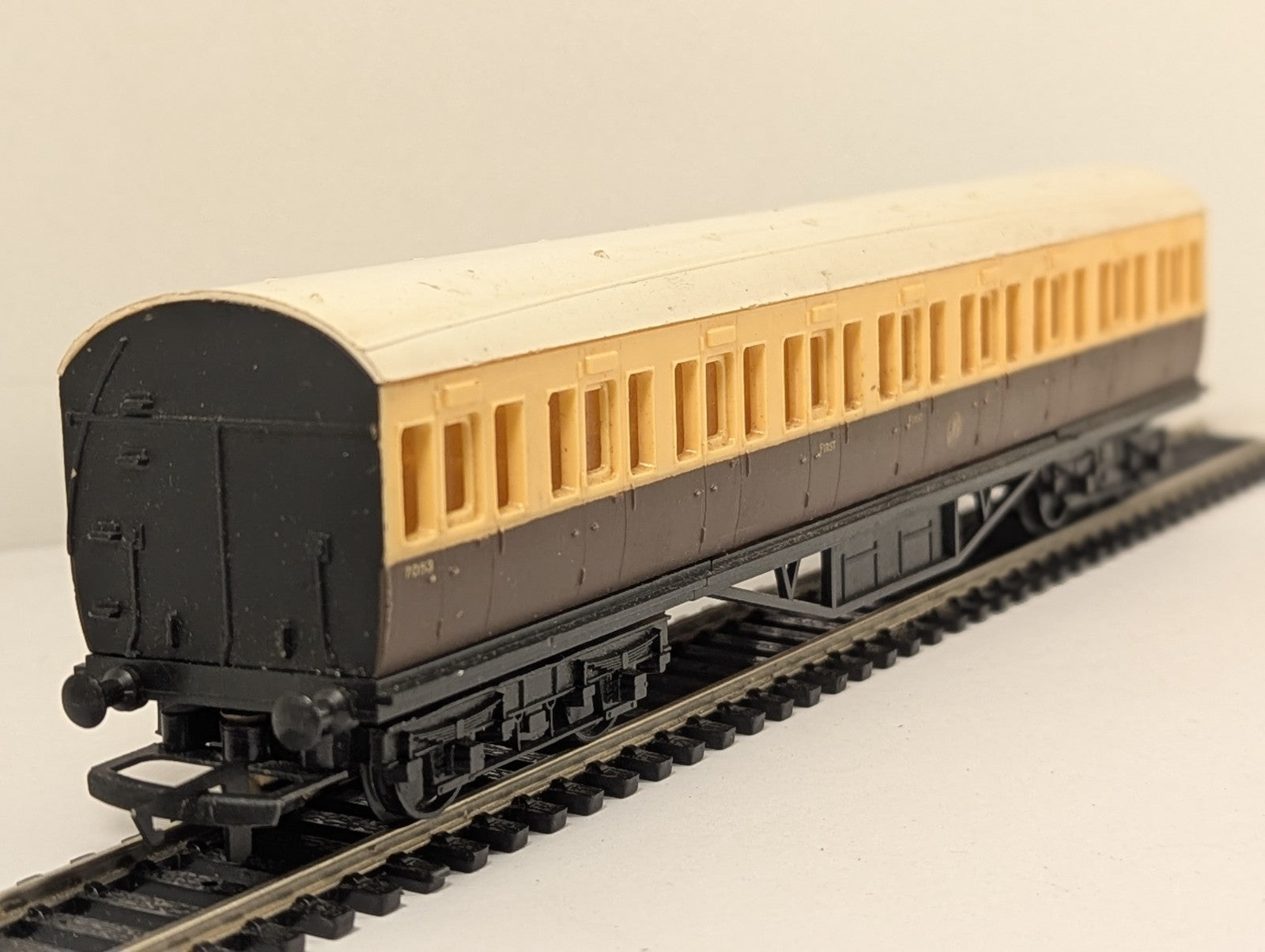Graham Farish OO Gauge GWR Compartment Coach 7053