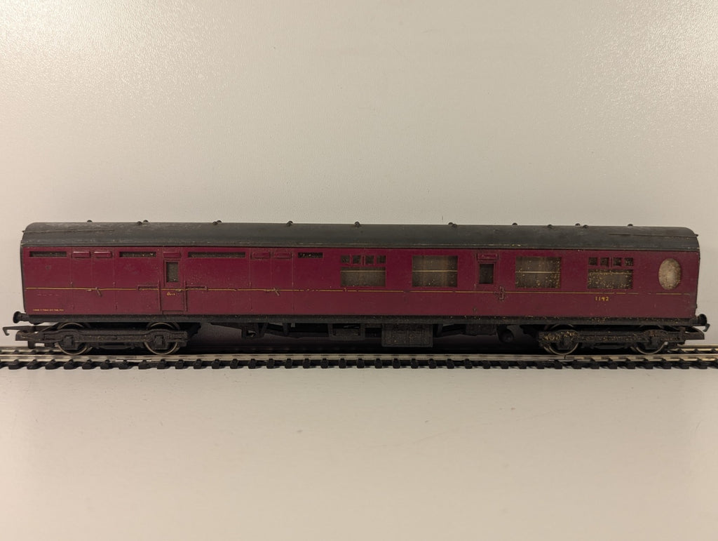 Hornby R387 OO Gauge Full Parcels Brake Coach BR Maroon