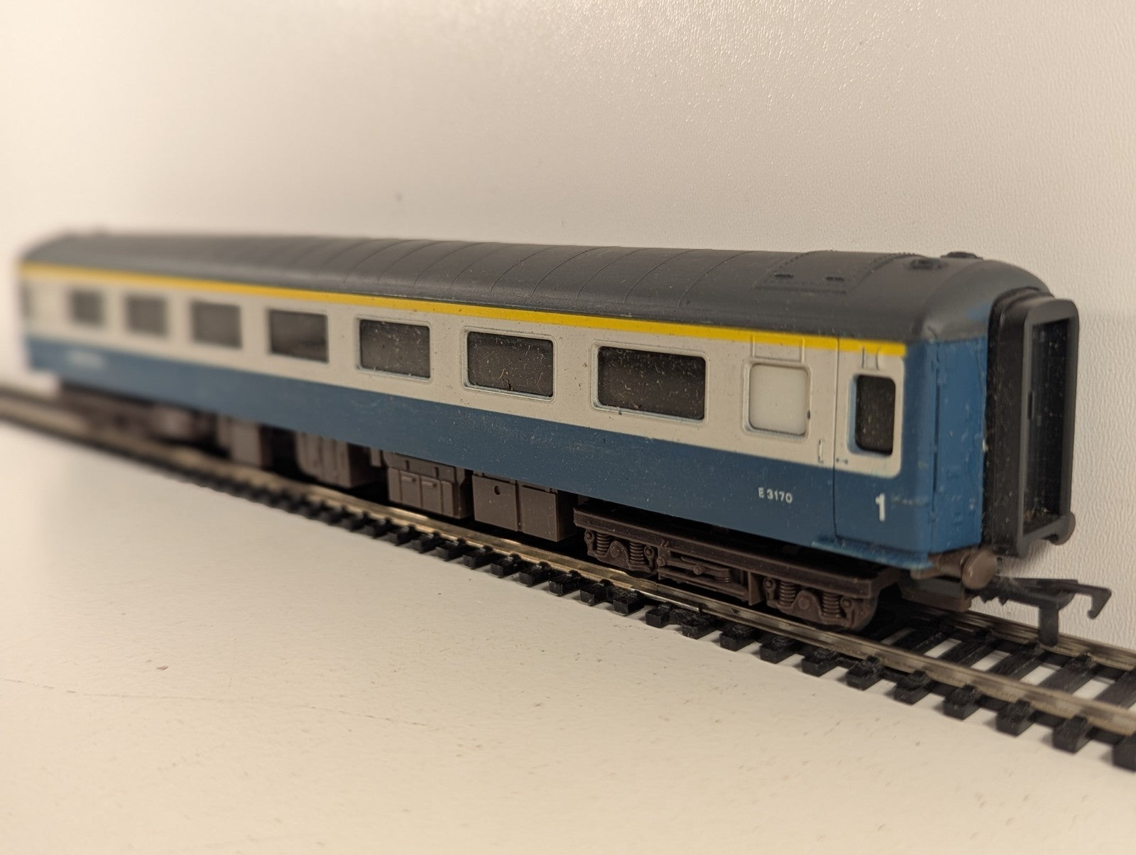 Airfix GMR 54201-8 BR Mk2D First Open Coach E3170 Blue & Grey OO Gauge