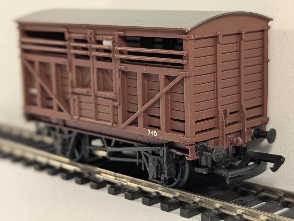 Bachmann OO Gauge Cattle Wagon Goods Wagon 214875 LMS Brown 33-652B