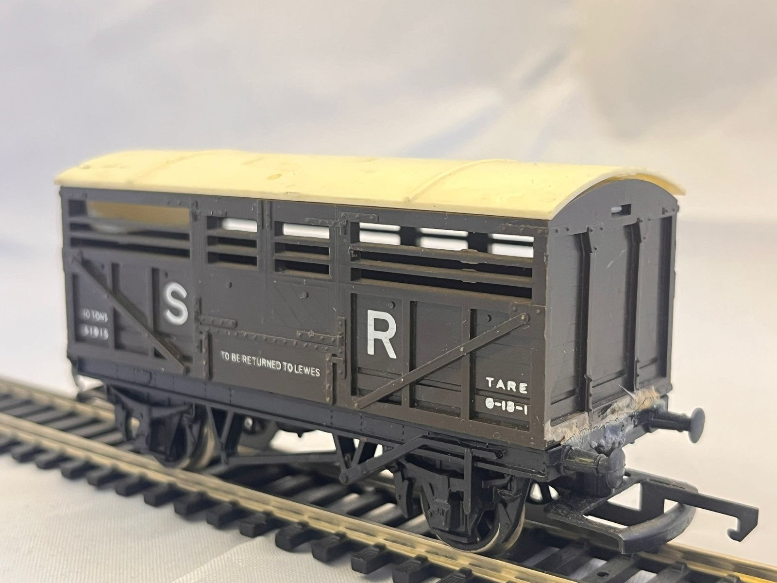Hornby OO Gauge R106 Southern Railway Sheep Wagon