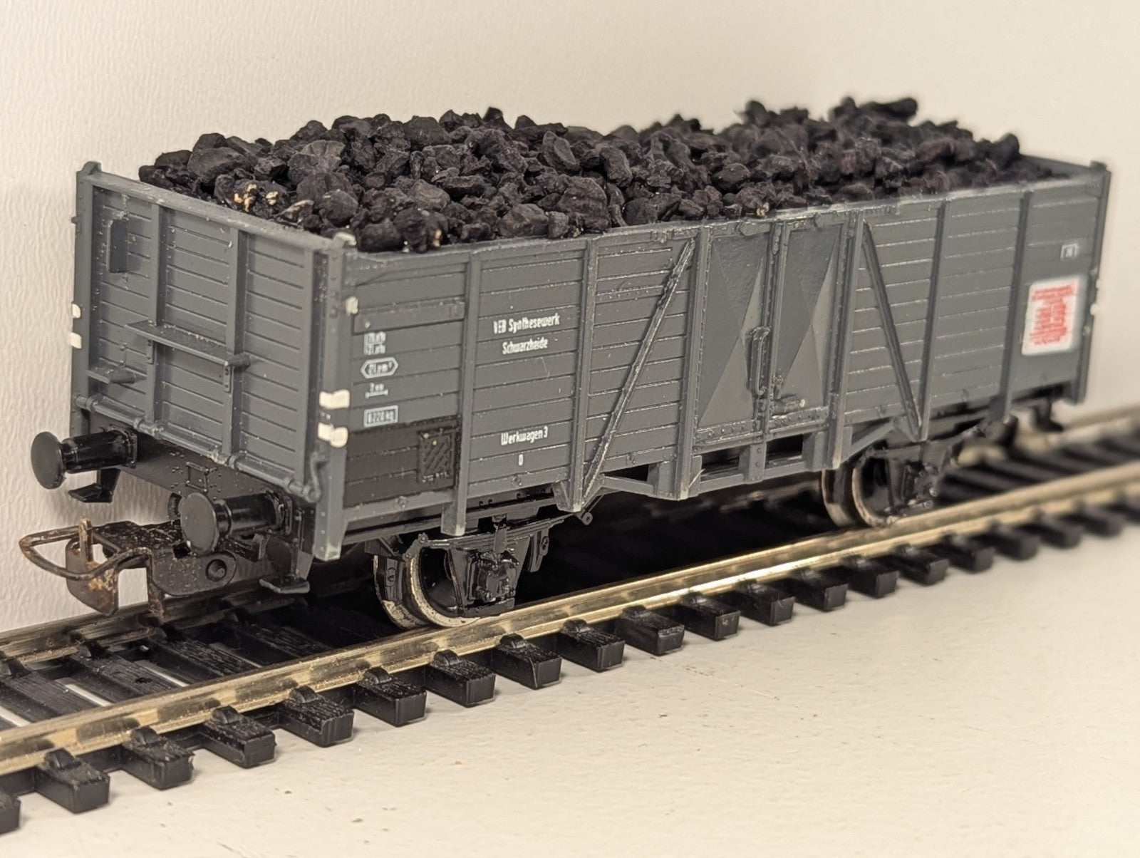 Piko HO Gauge VEB Synthesewerk Schwarzheide Werkwagen 3 Wagon