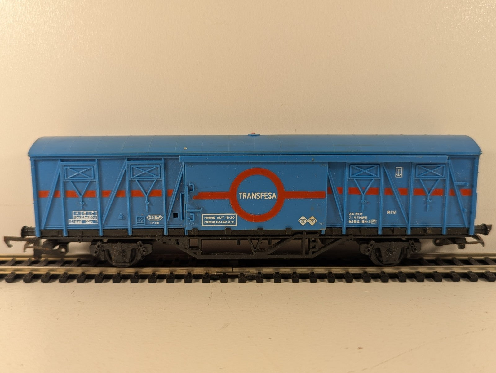 Hornby R741A OO Gauge Transfesa Ferry Van Blue Livery