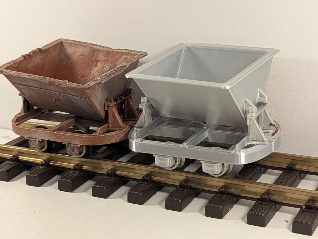 G Gauge Pair of Tipper Wagons