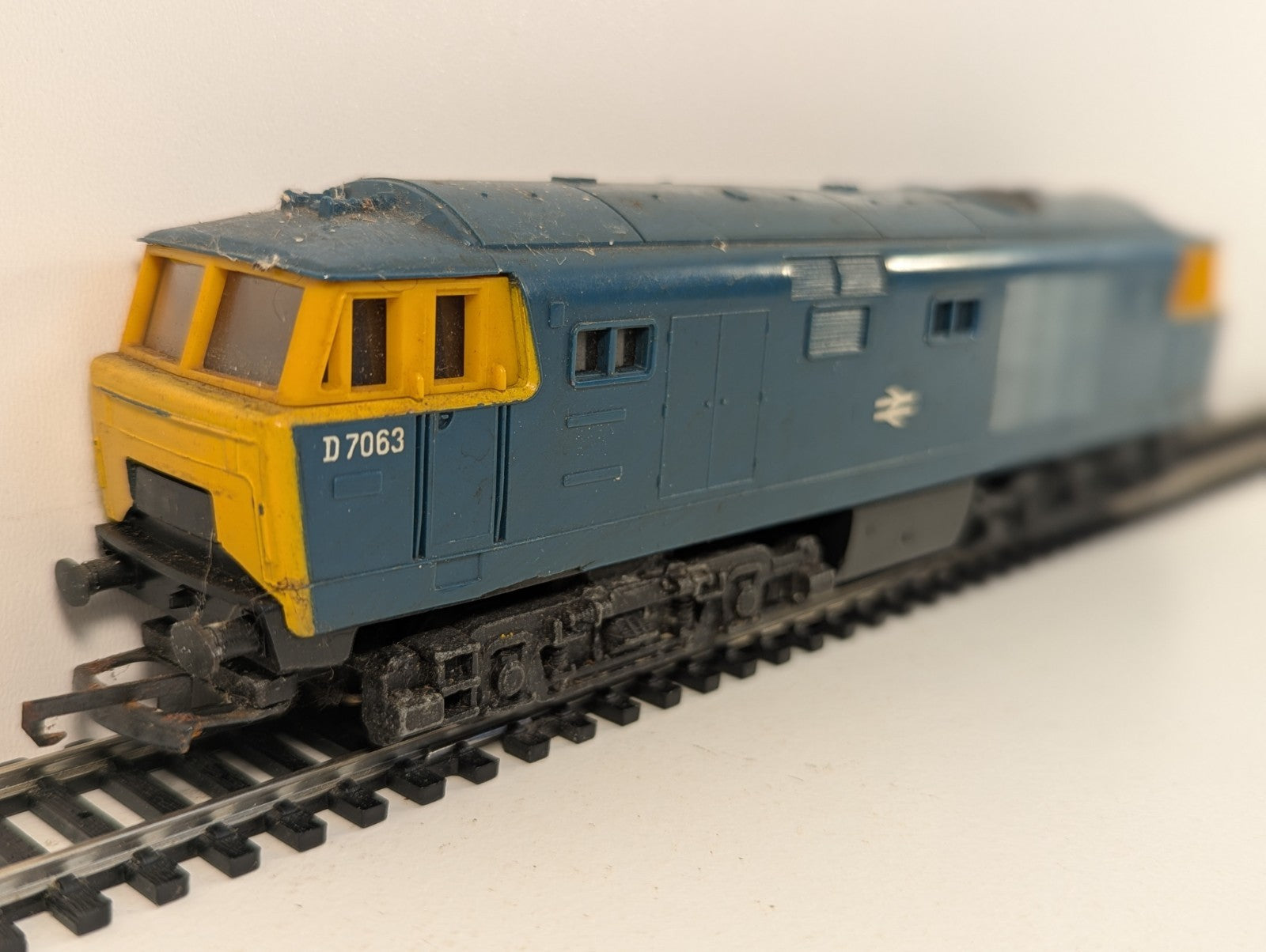 Tri-ang Hornby R758 OO Gauge Class 35 Hymek BR Blue Poor Runner