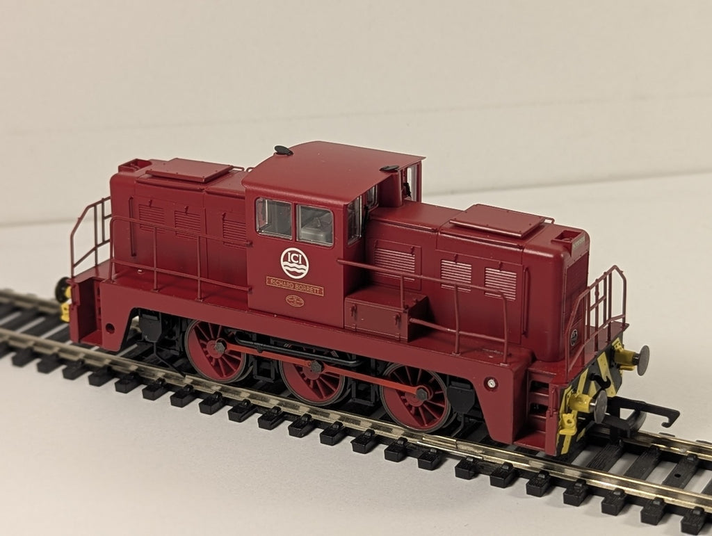 Oxford Rail Diesel Locomotive ICI 'Richard Borrett' finished in ICI Red livery