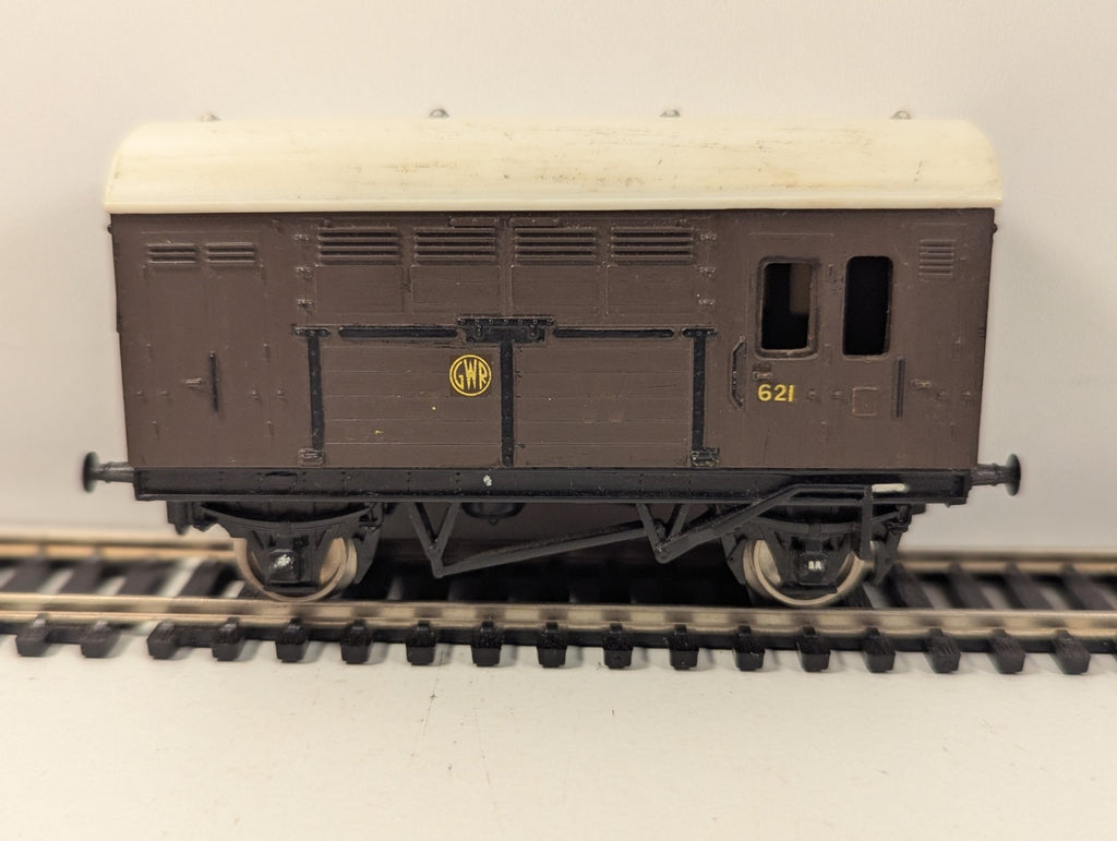 Hornby OO Gauge GWR Horse Box 546 Brown Livery