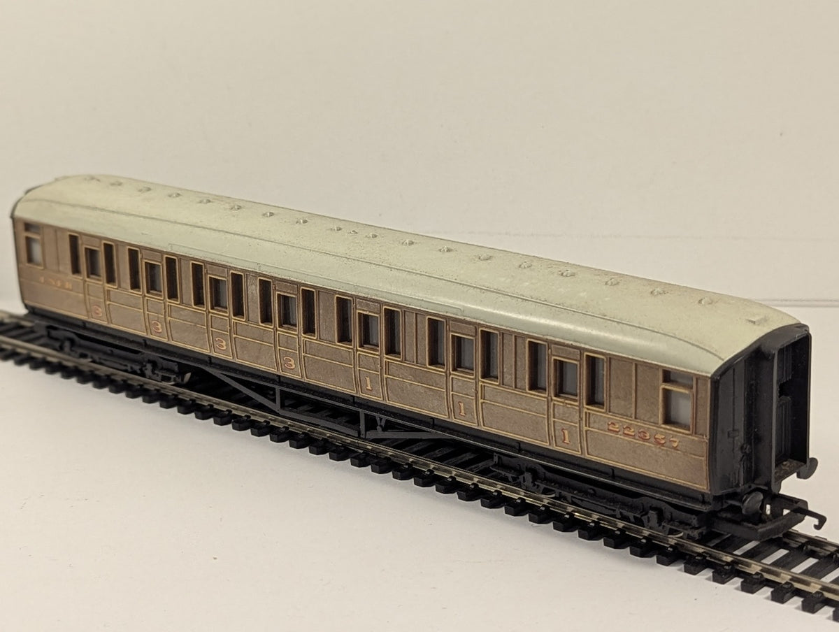 Hornby OO Gauge LNER Gresley Composite Coach Passenger Coach 22357 LNER Teak