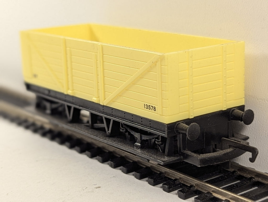 Hornby OO Gauge 5-Plank Open Wagon Goods Wagon 13578 Yellow