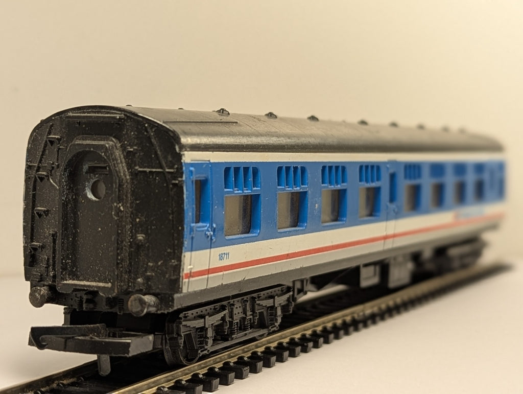 Lima OO Gauge BR Mk1 Corridor Coach Passenger Coach 18711 Network South East