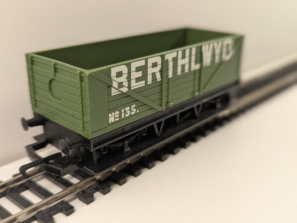 Hornby OO Berthlwyd 7 Plank Open Wagon 135