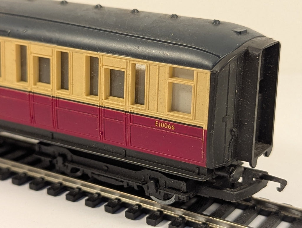 Hornby OO Gauge R410 BR Gresley Brake Coach E10066