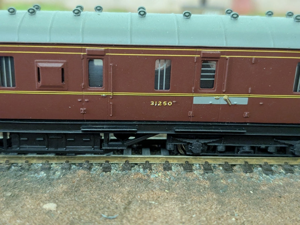 Bachmann 34-327 50' Parcel Van31250 In LMS Crimson