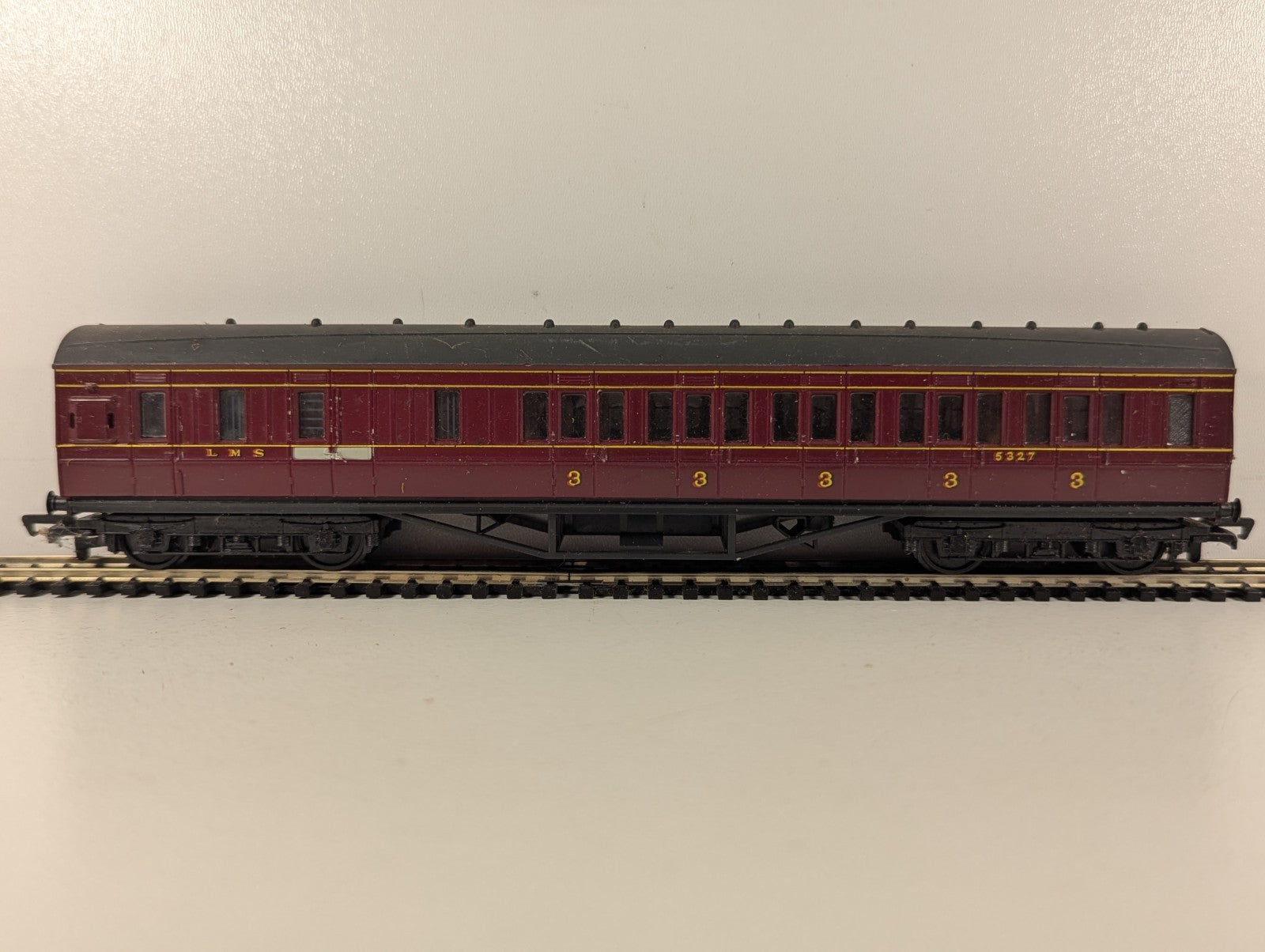 Mainline OO Gauge LMS 57ft Corridor Brake Third Passenger Coach 532