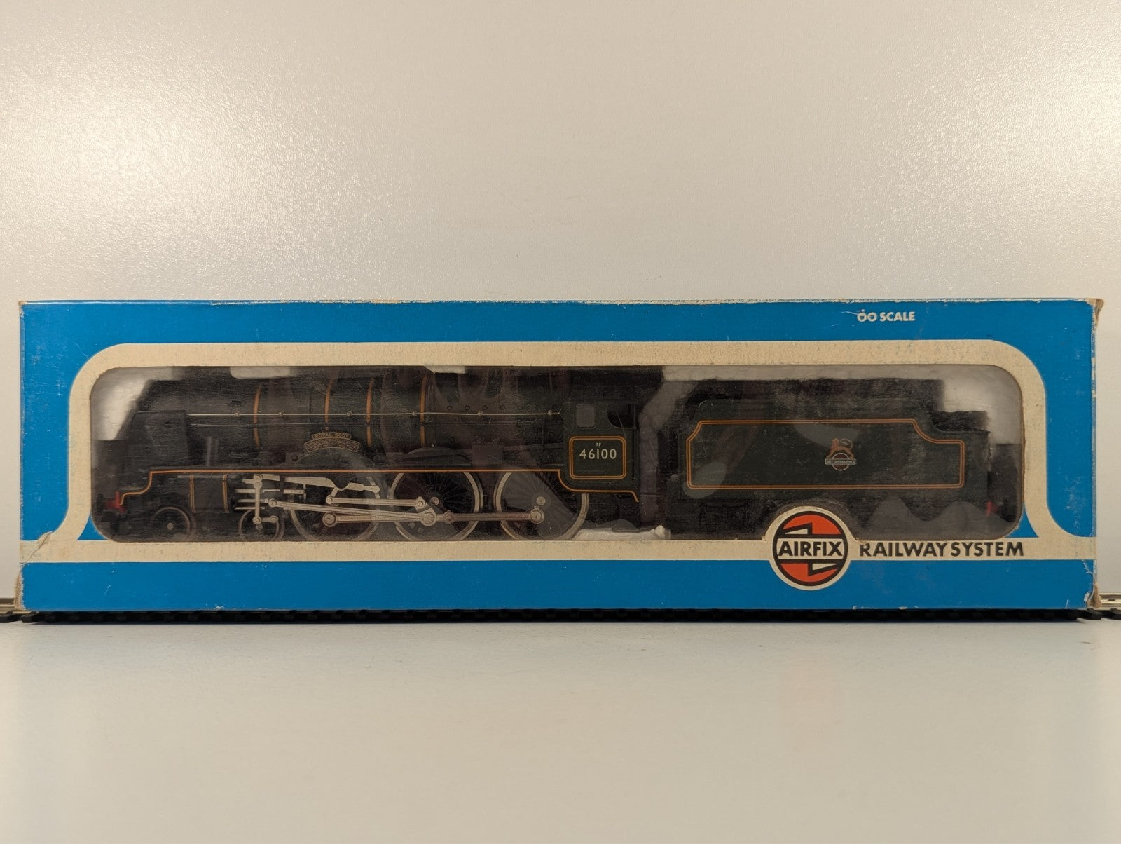 Airfix Railway System 54121-3 Royal Scot BR Green Steam Locomotive - Boxed
