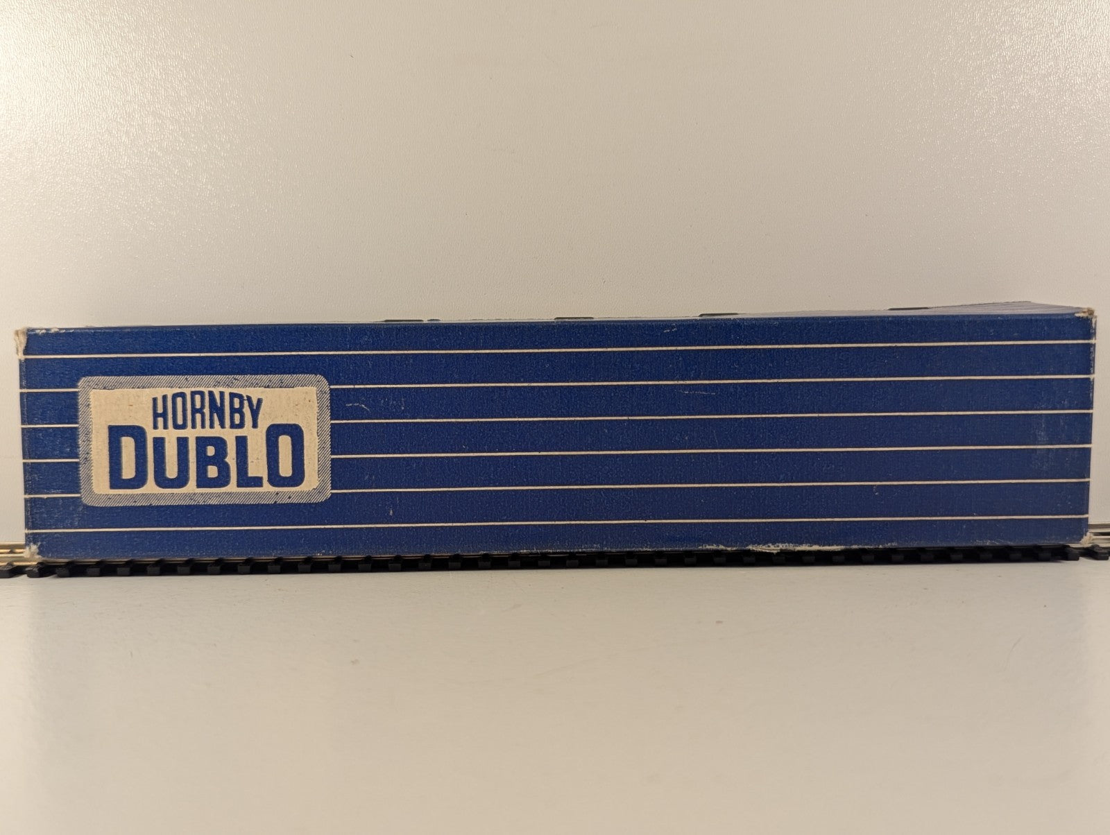 Hornby Dublo OO Gauge LMS Stanier Composite Corridor Coach M4183 Crimson & Cream