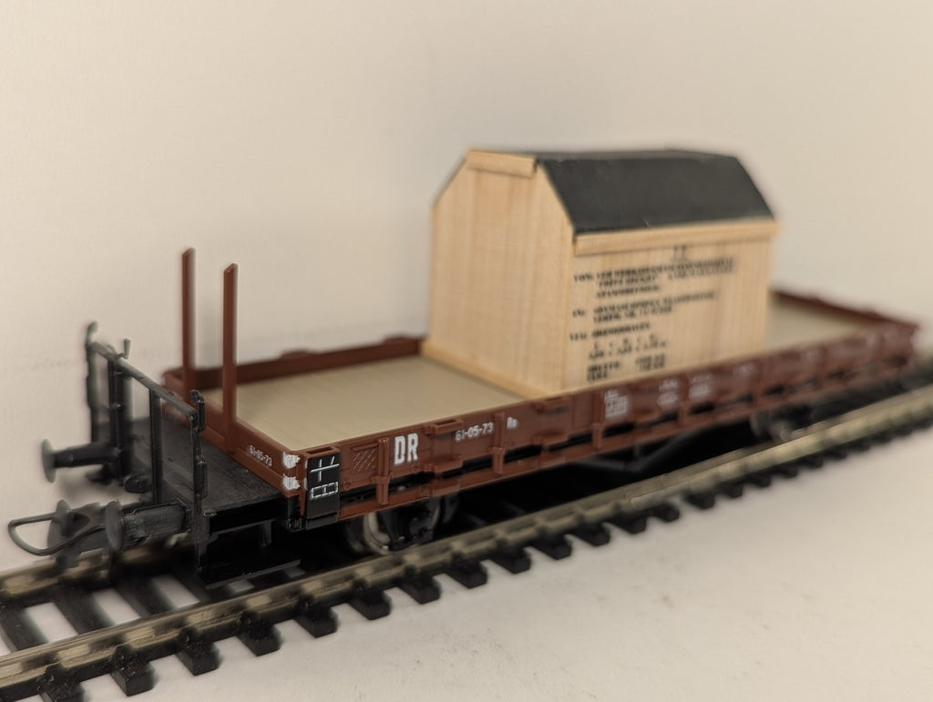 Roco HO Gauge DR Low Side Flat Wagon with Crate Load 61-05-73 DR Brown 47383