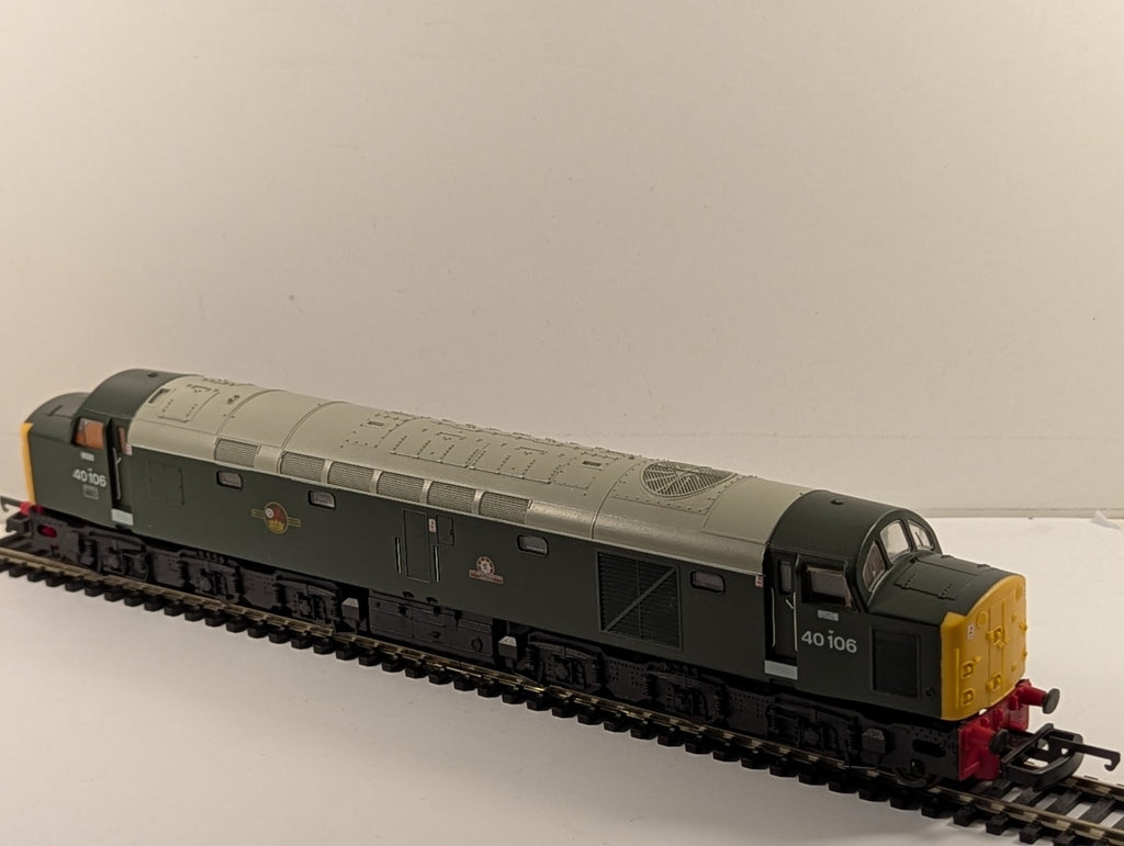 Lima OO Gauge Class 40 Locomotive 40106 BR Green with Full Yellow Ends