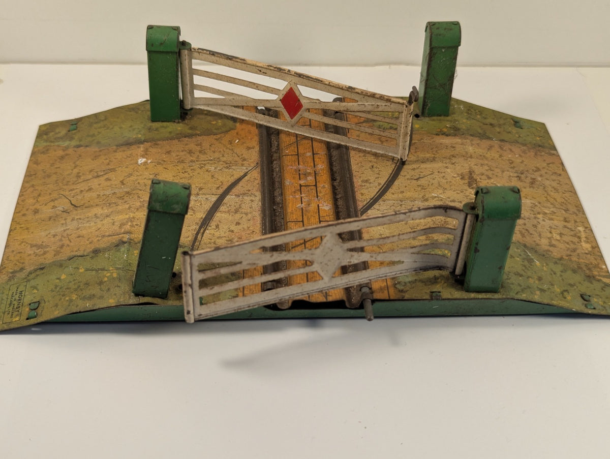 Hornby O Gauge No.1 Level Crossing
