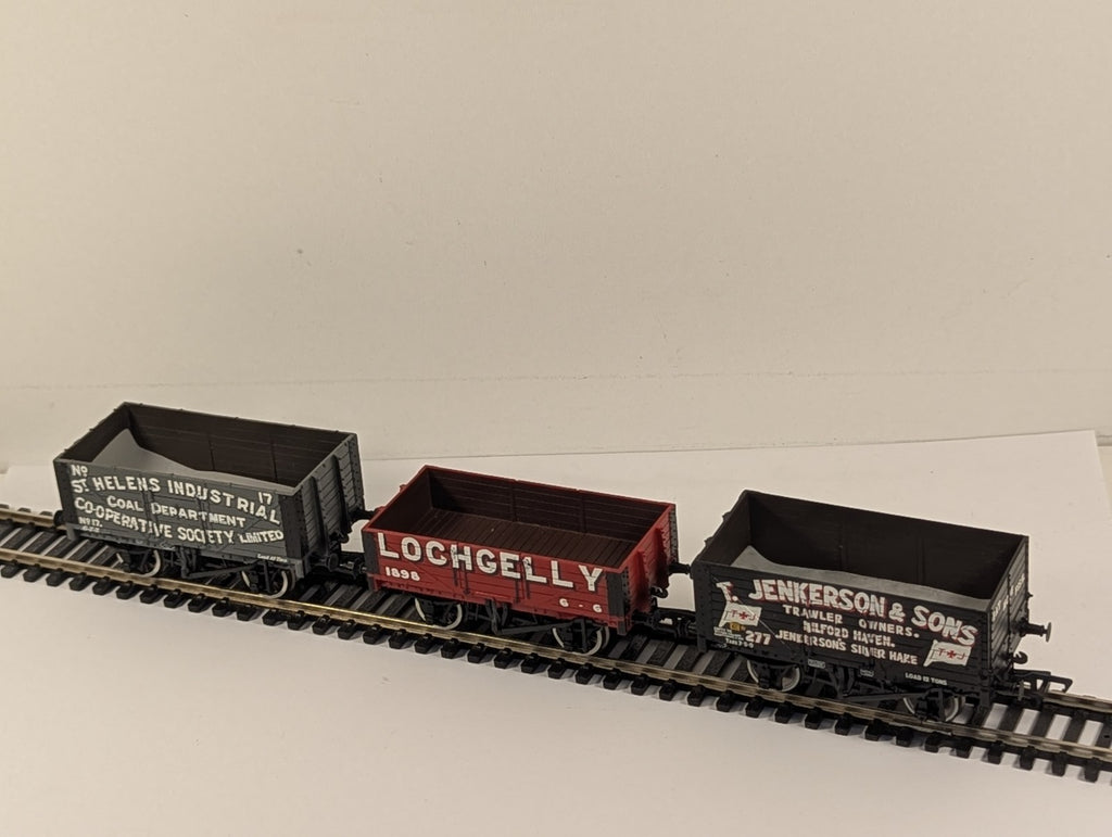 Bachmann 37-075K5 Set of Three Private Owner Wagons 2008/2009