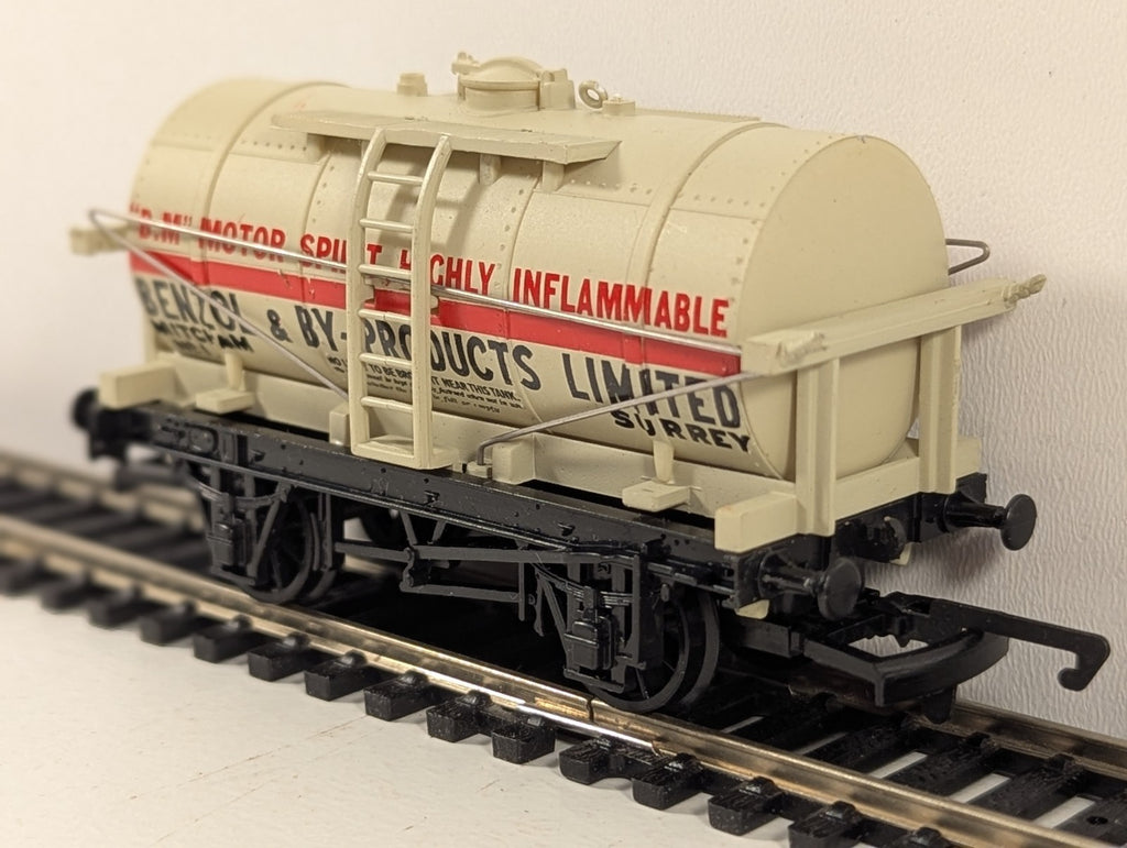 Dapol B136 OO Gauge White Benzol & By-Products Limited 12 Ton Tank Wagon