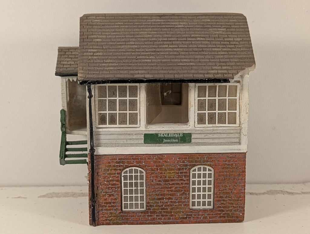 Hornby Skaledale OO Gauge Signal Box – Missing Parts