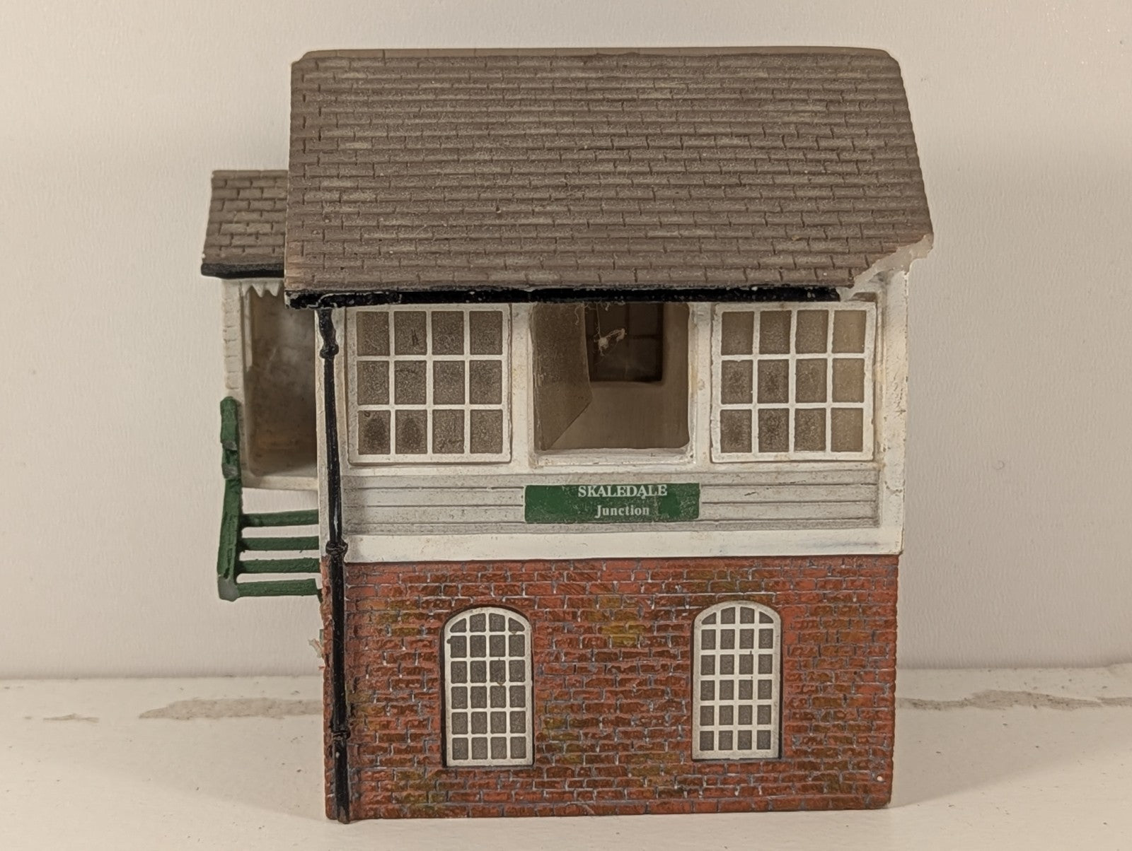 Hornby Skaledale OO Gauge Signal Box – Missing Parts