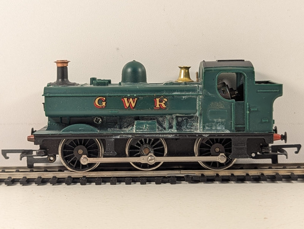 Hornby GWR Pannier Tank No. 8751 Steam Locomotive - Missing One Buffer head