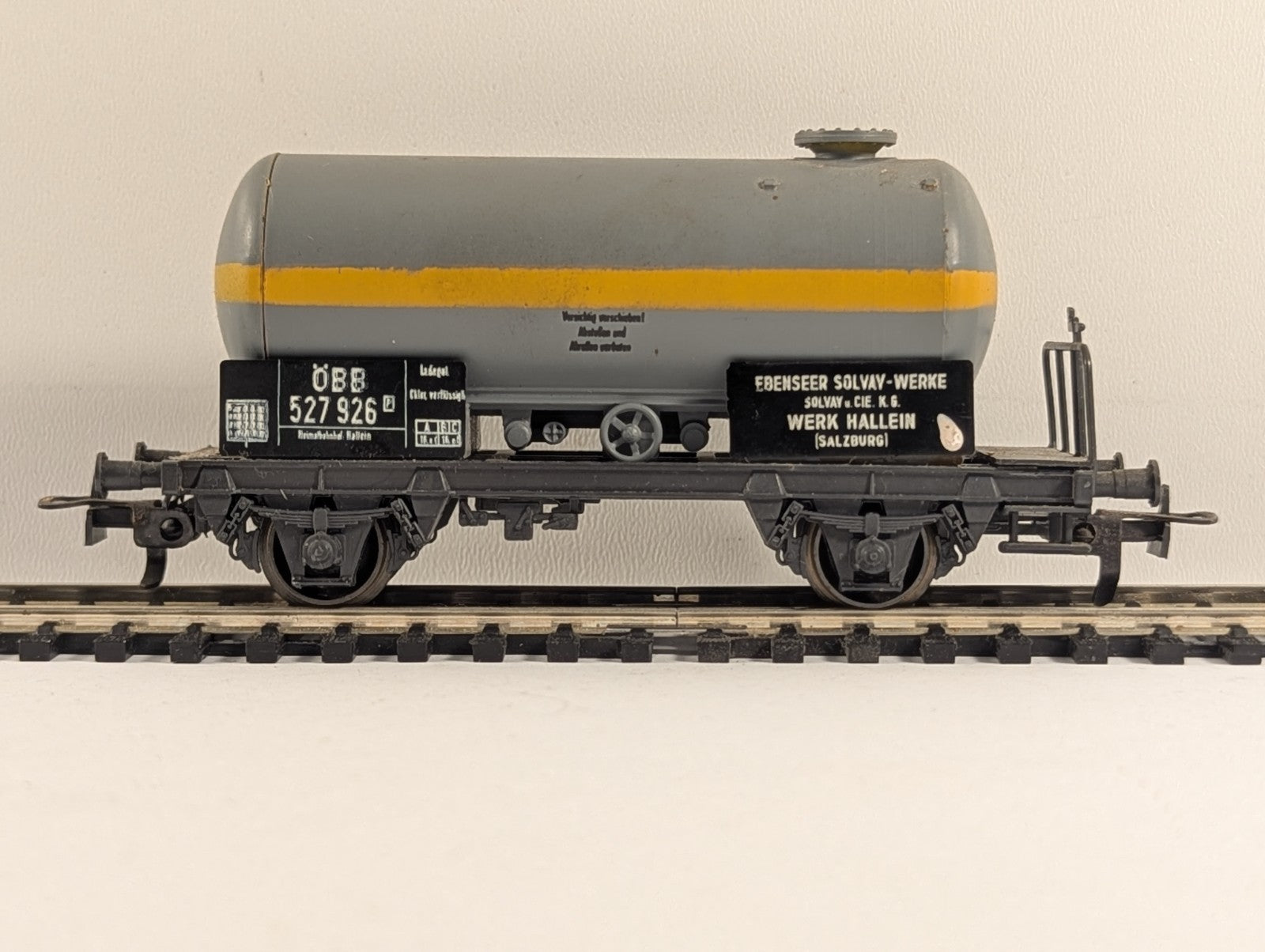 Liliput L224762 HO Gauge Austrian Federal Railways 4-Wheel Tank Wagon - Boxed