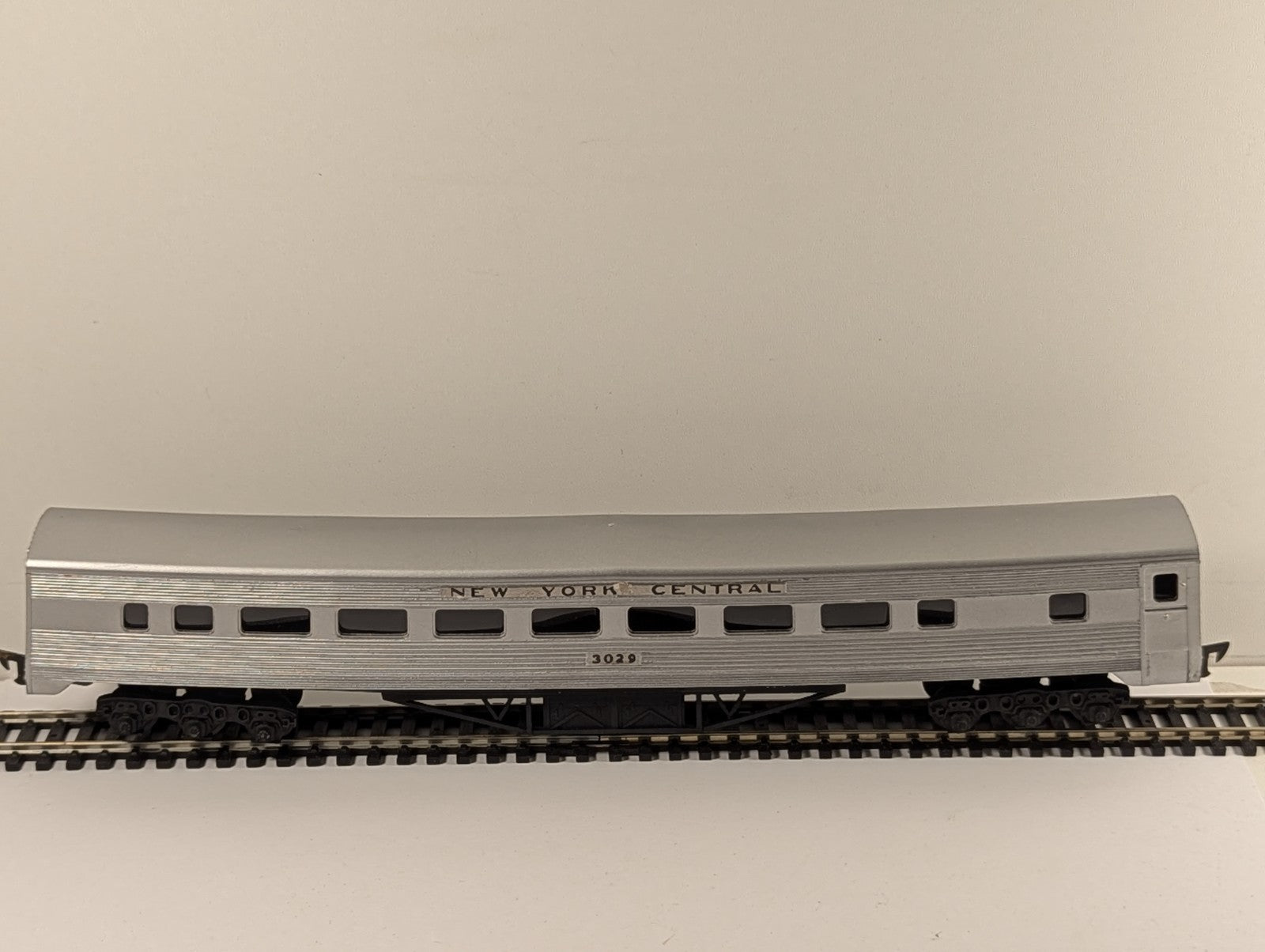 Graham Farish OO Gauge New York Central Coach Silver - Wrong Box