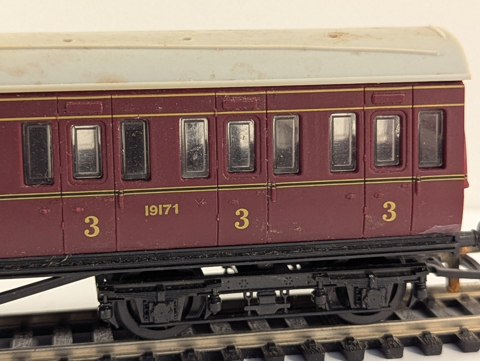 Dapol OO Gauge Stanier LMS Maroon Non-Corridor Brake Coach