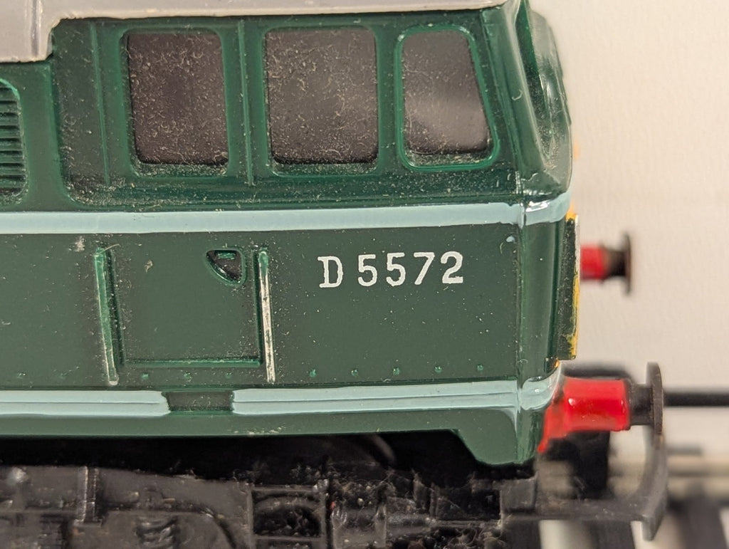 Tri-ang R.357  Class 31 Locomotive D5572 BR Green