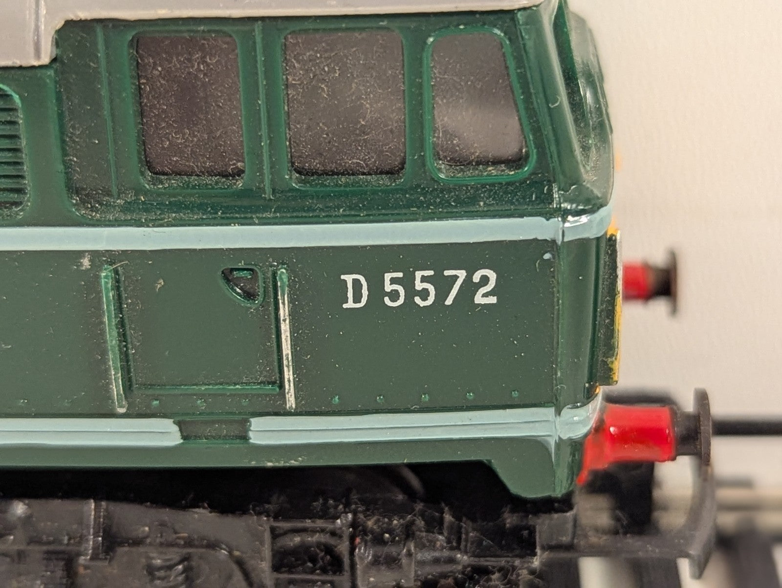 Tri-ang R.357  Class 31 Locomotive D5572 BR Green