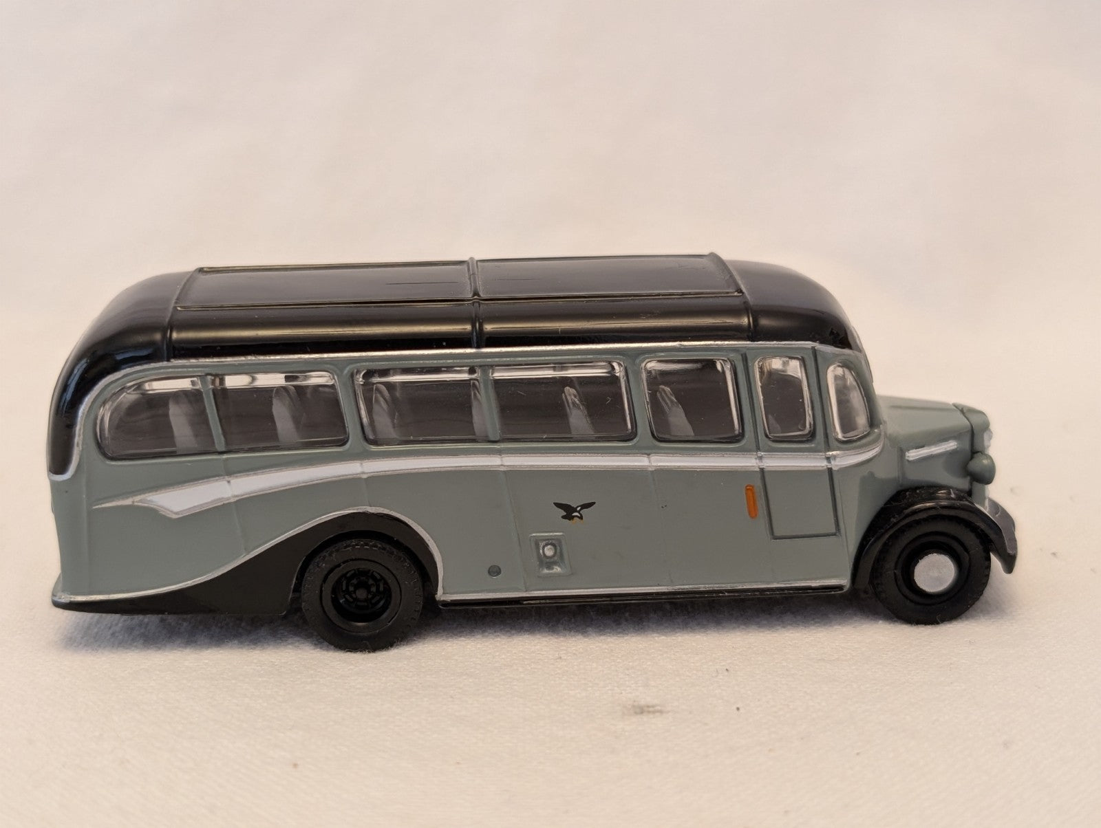 Corgi 1:76 Scale Bedford OB Duple Vista Coach Die-cast Model Coach