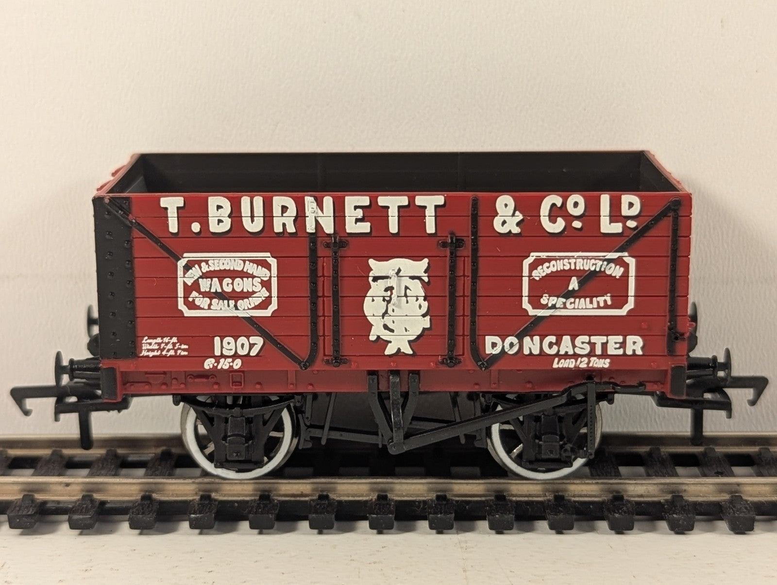 Bachmann 37-125K 8 Plank Wagon 'T. Burnett & Co.'