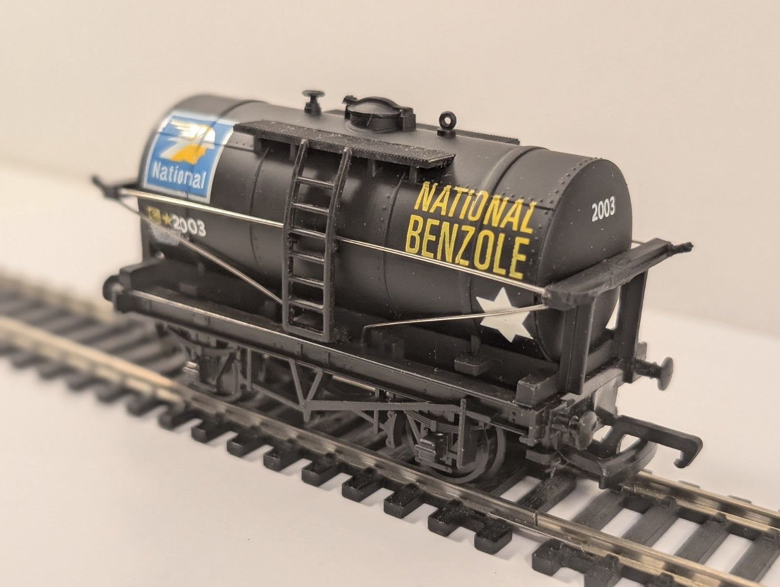Mainline 37-146 OO Gauge National Benzole Tank Wagon 2134 Black
