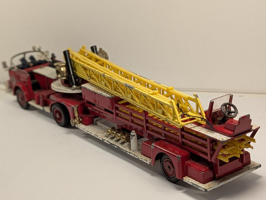 Corgi Major Toys 1143 American LaFrance Aerial Rescue Truck 1:43 Scale
