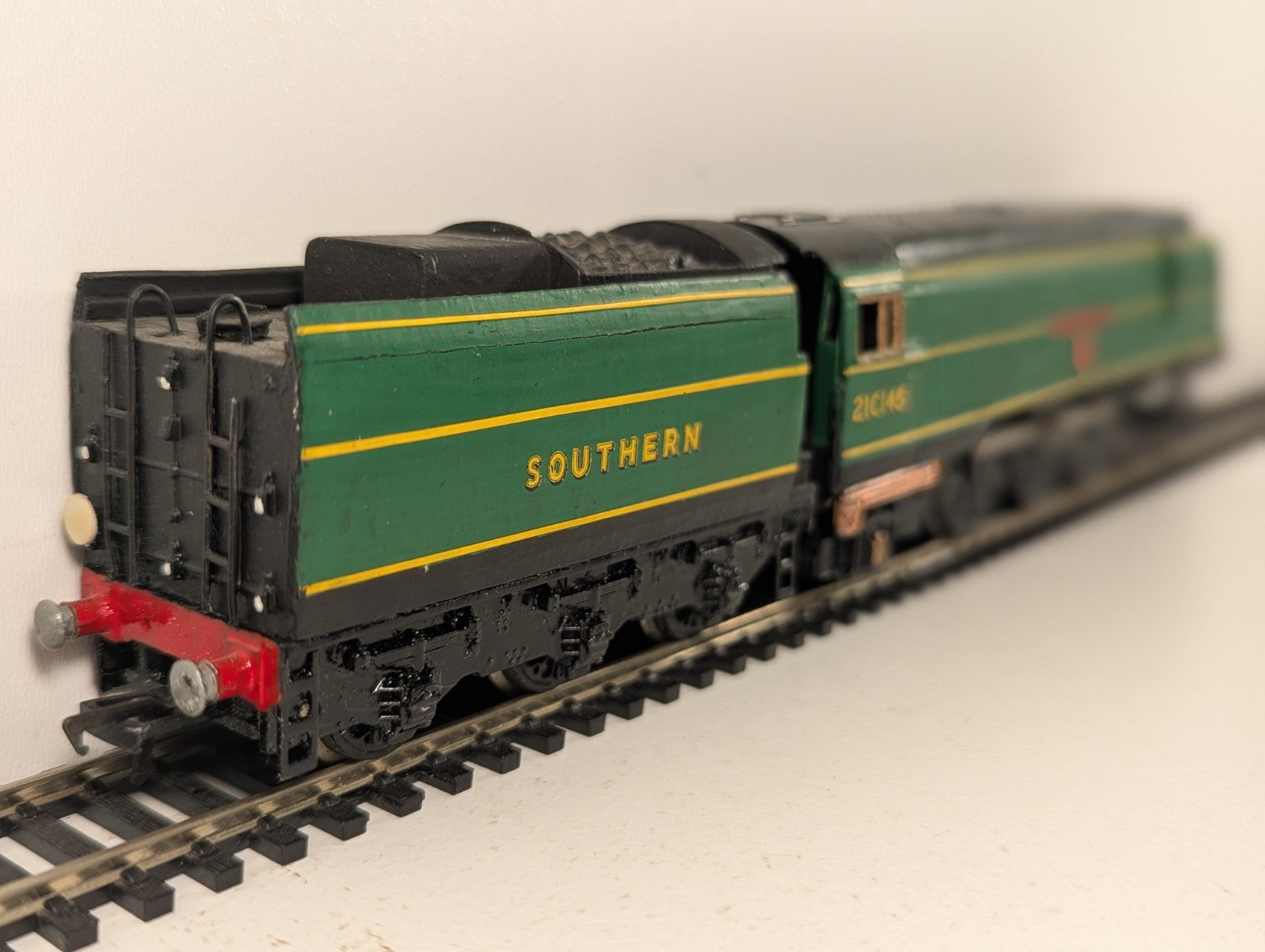 Wrenn OO Gauge Bulleid West Country Class 4-6-2 'Ottery St Mary'