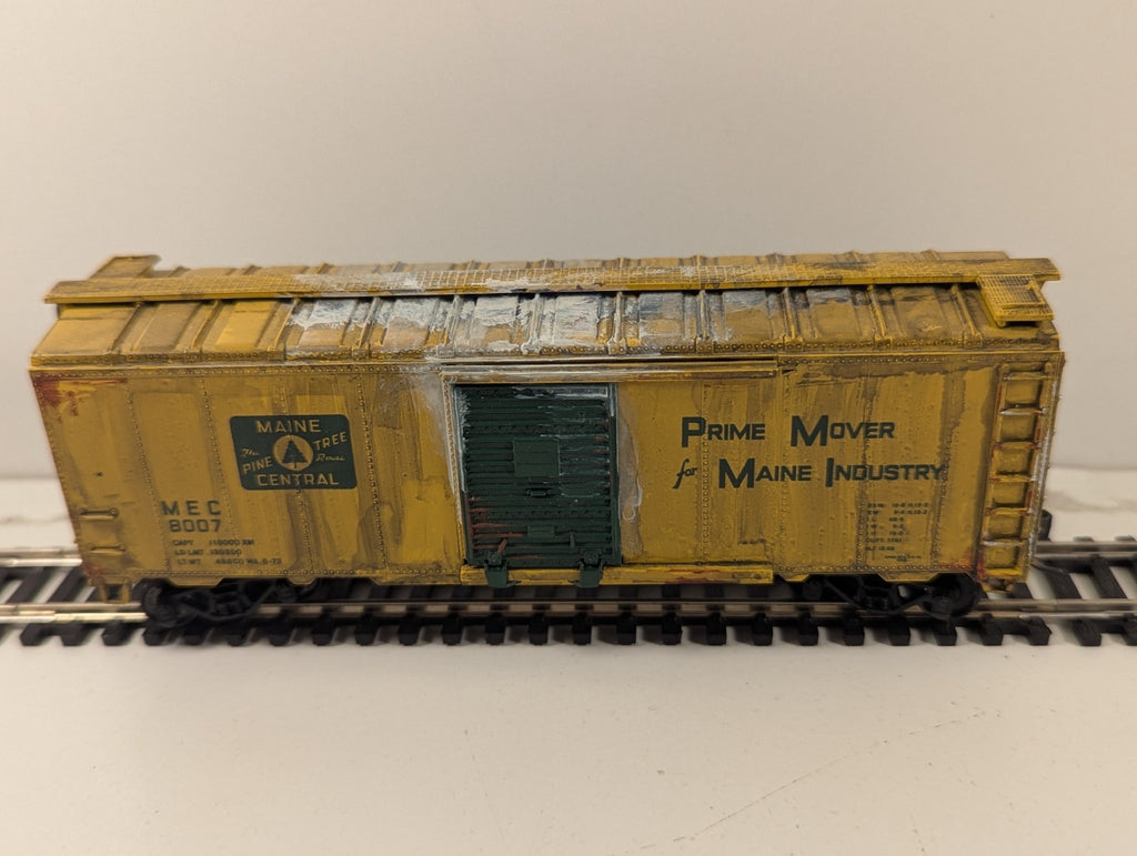 Athearn HO Maine Central Boxcar – Weathered
