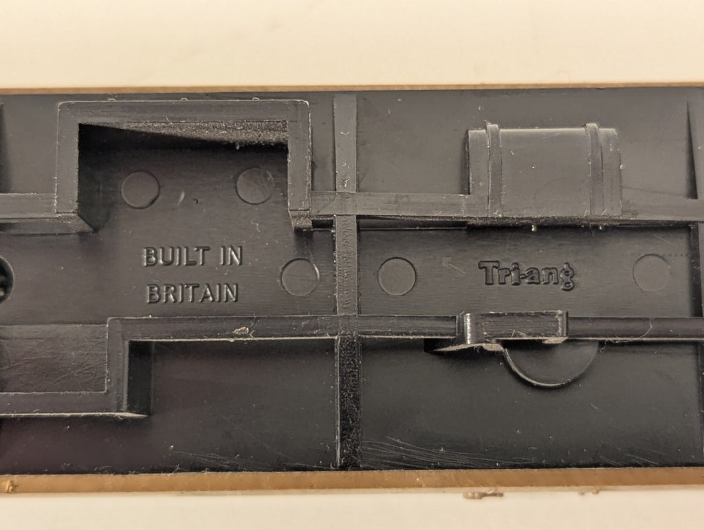 Tri-ang OO Gauge LNER Teak Composite Third Coach