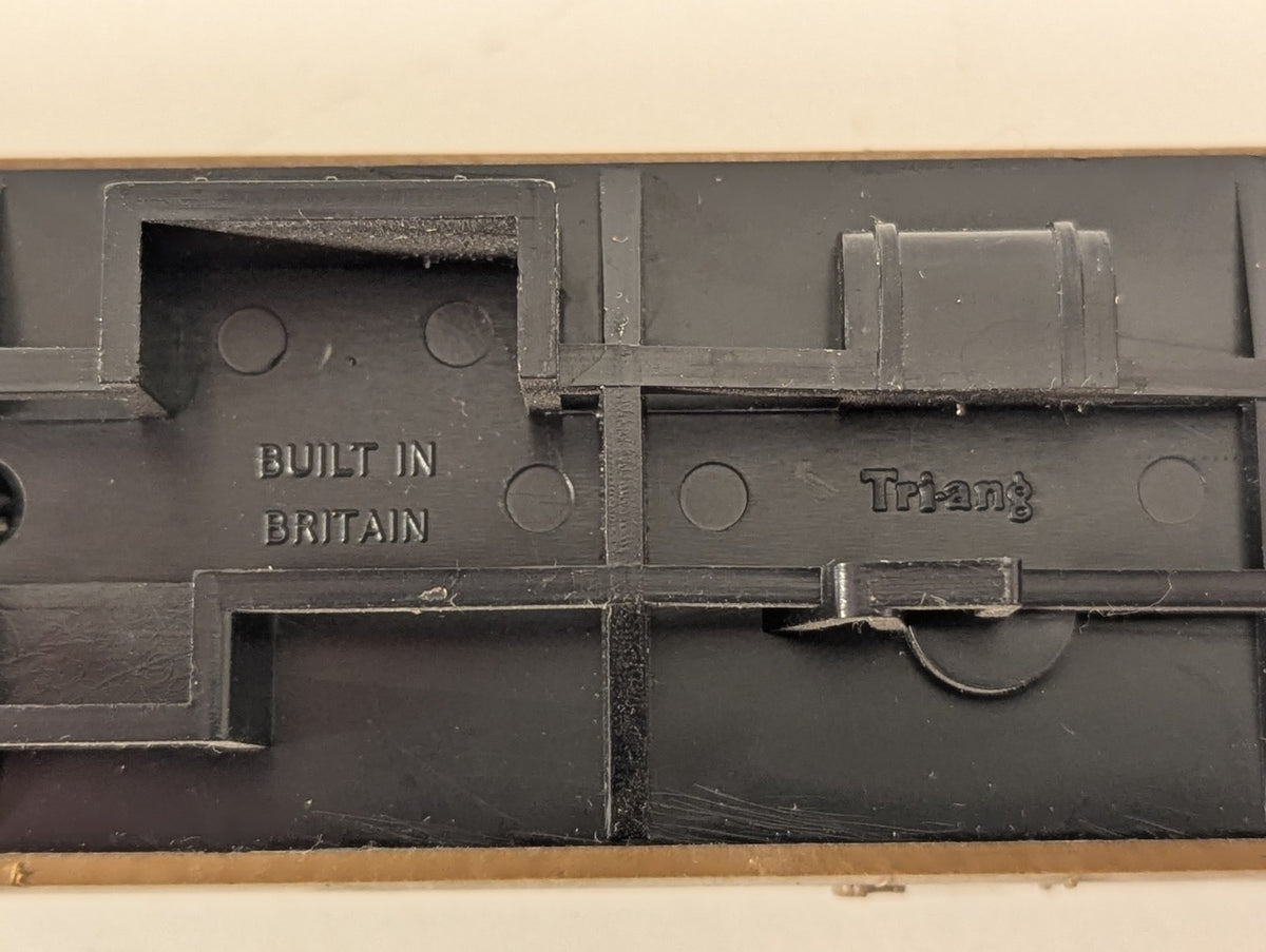 Tri-ang OO Gauge LNER Teak Composite Third Coach