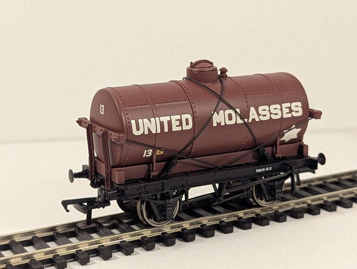 Bachmann OO Gauge 14 Ton Tank Wagon with Large Filler United Molasses 13 37-678