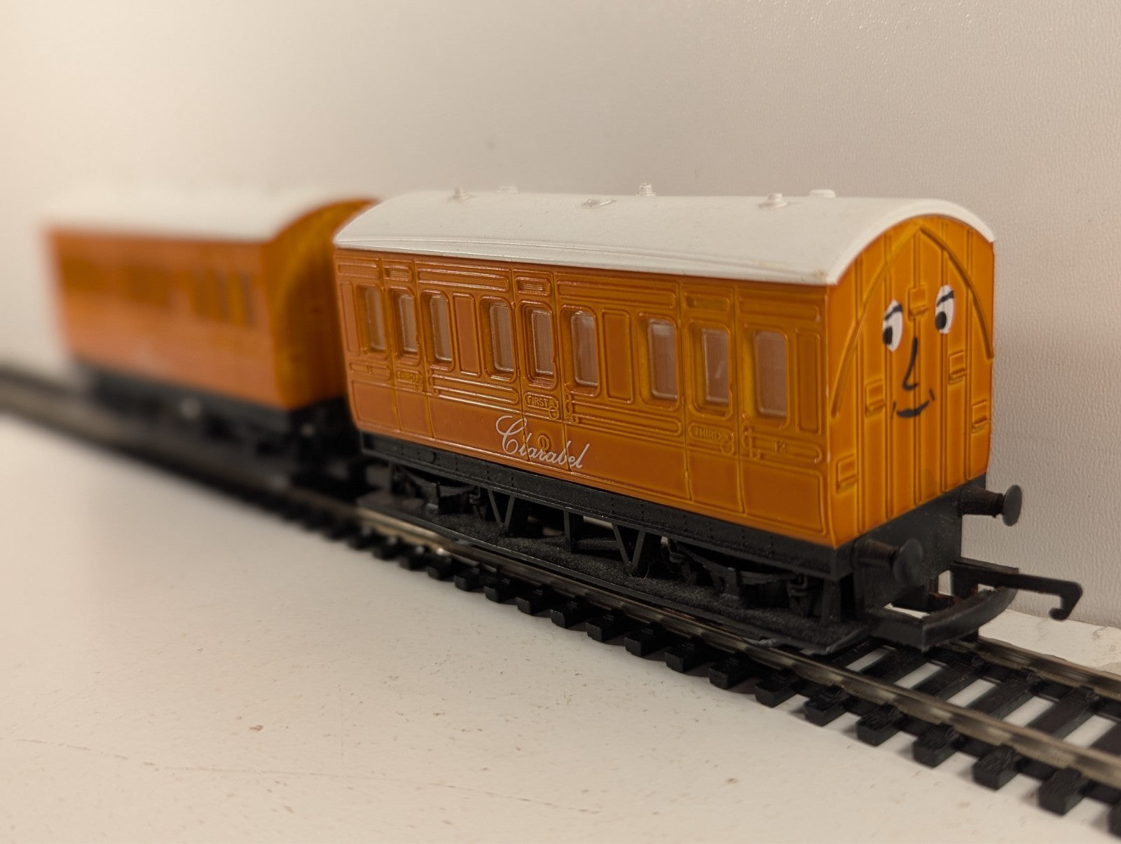 Hornby R9293 Annie & Clarabel Coaches OO Gauge