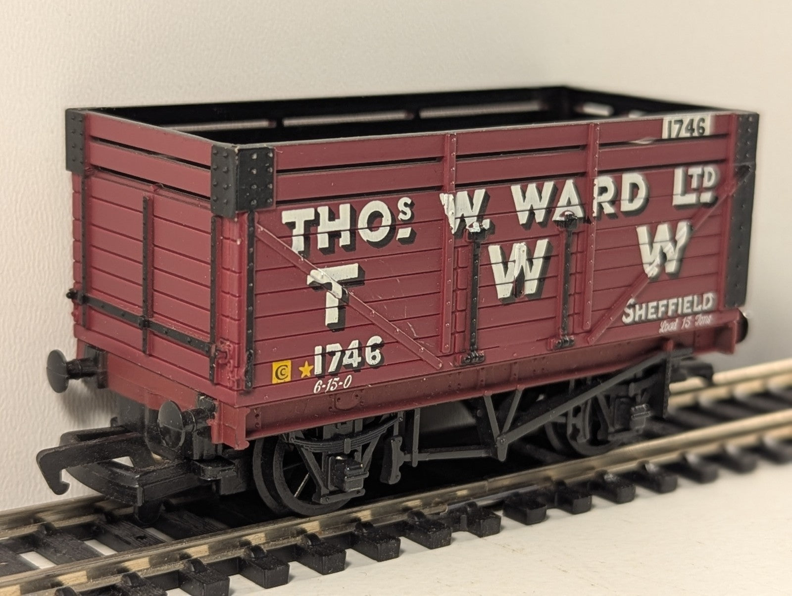 Mainline Railways 37179 9-Plank Coke Wagon “T.W.W.”
