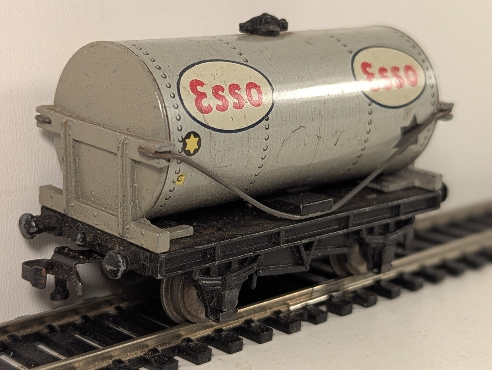 Hornby-Dublo Esso Tank Wagon OO Gauge - Boxed