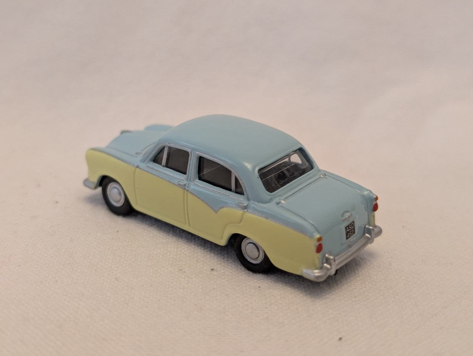 Oxford Diecast OO Gauge Singer Gazelle Series III Die-cast Model Car
